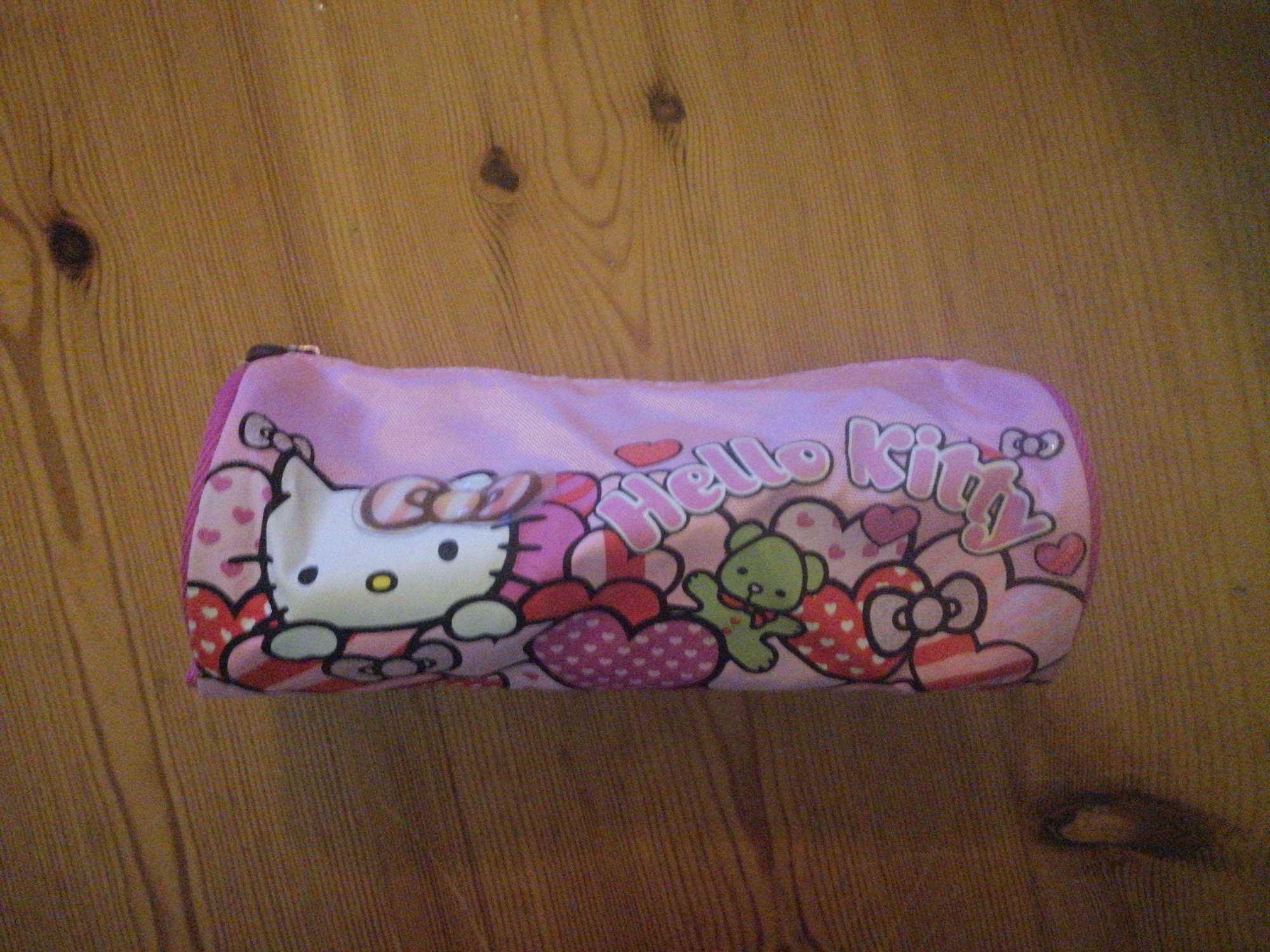 Mochila e estojo hello kitty