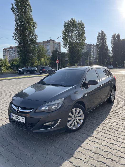 Opel Astra J Sports Tourer 2012 року