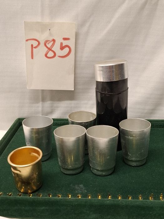 Kieliszki alu w etui vintage mobilne