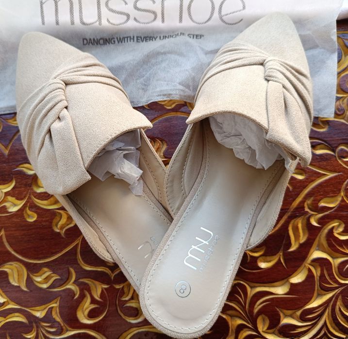 Жіночі шльопанці мюлі гострий носик