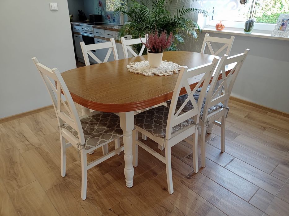 Stół z krzeslami rozkładany