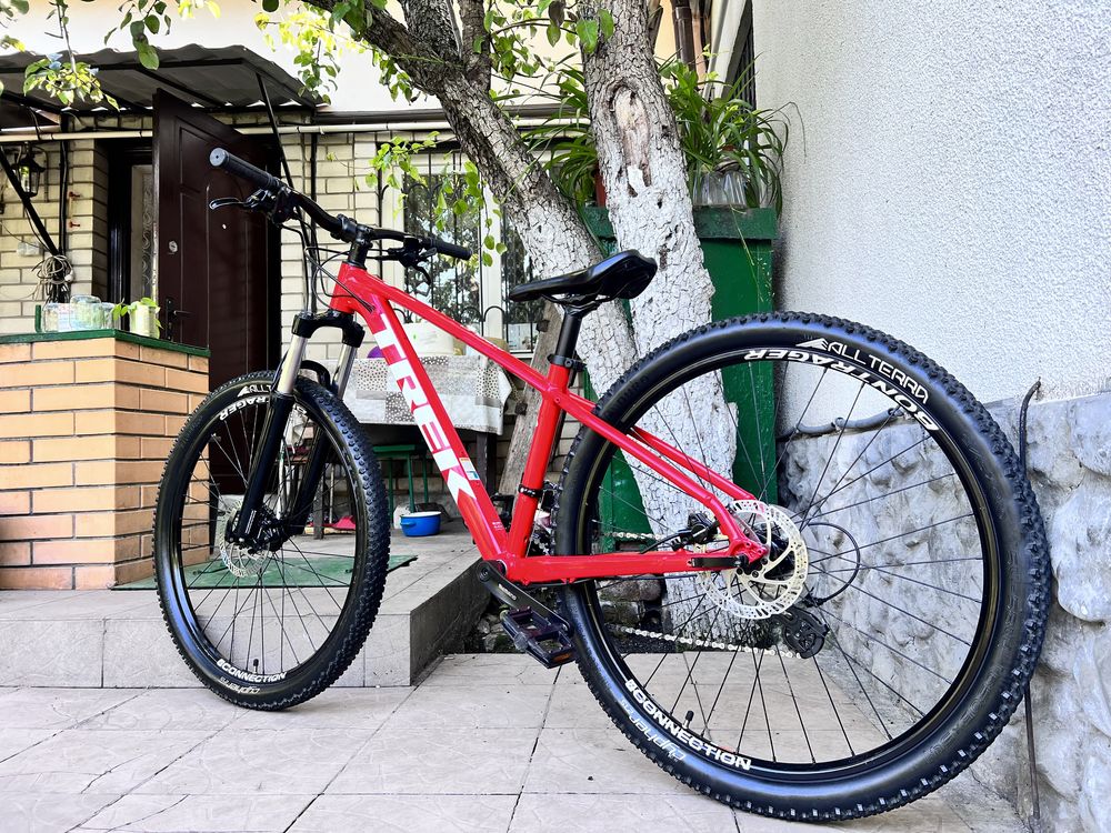 TREK MARLIN 6 2021 года на 27,5 колесах/Гидравлика/SHIMANO/ALTUS