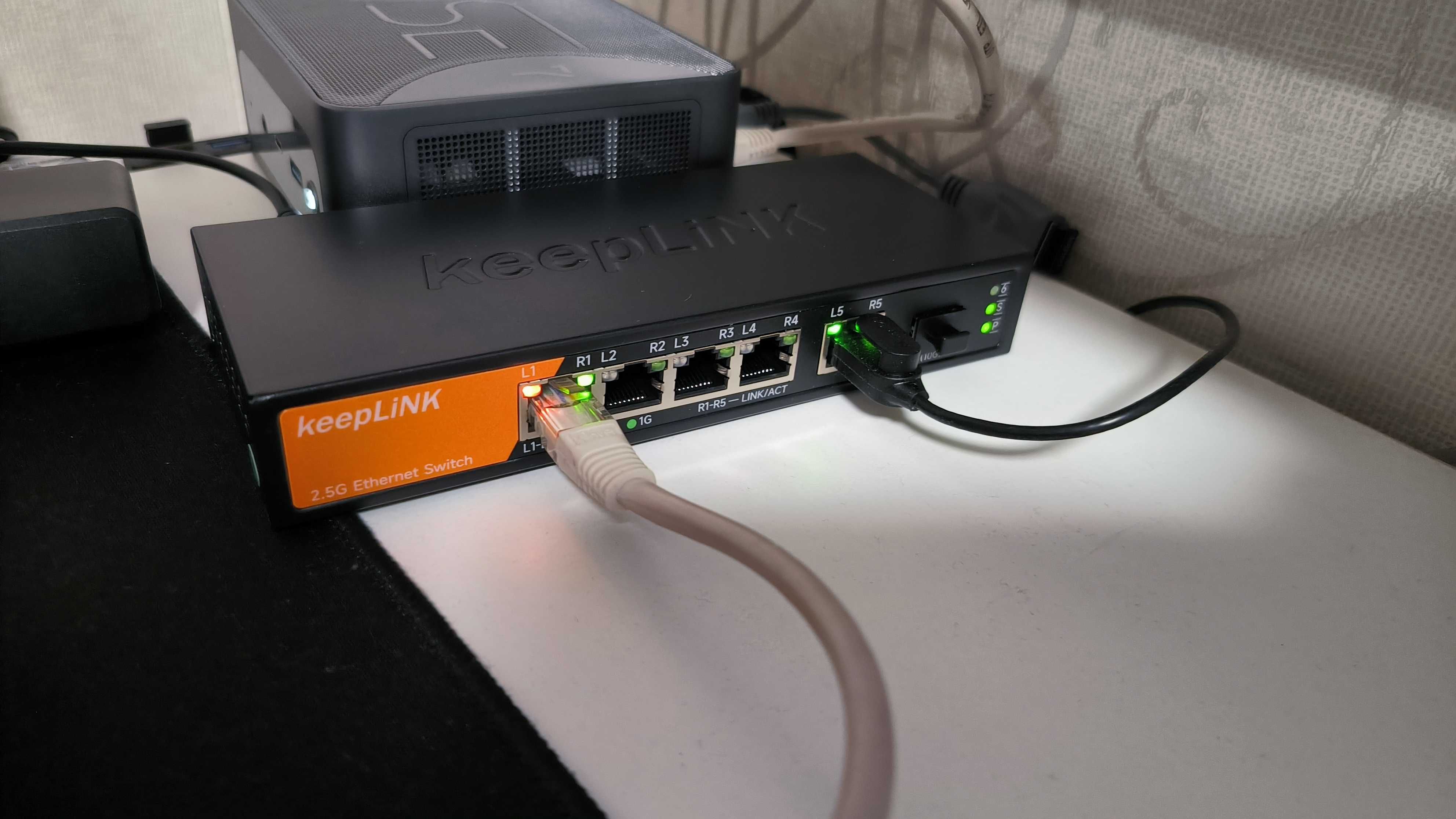 KeepLink 5-п.   2,5 Гбіт/с  +1   10G SFP+  мережевий комутатор.