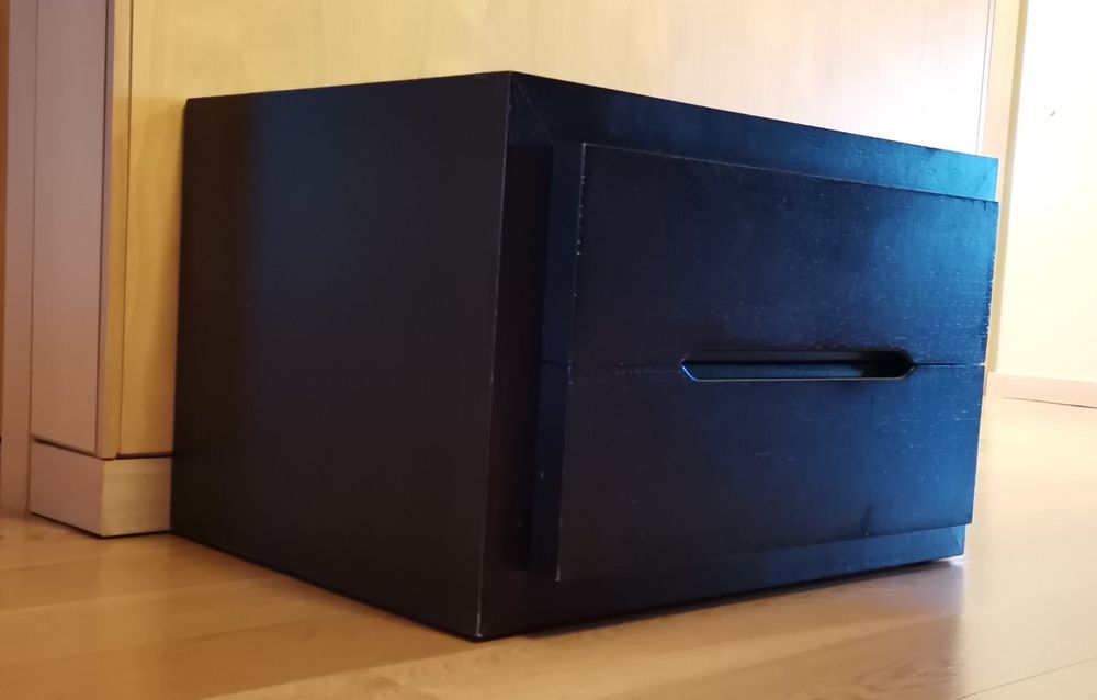 Conjunto mesas de cabeceira, em madeira wengué