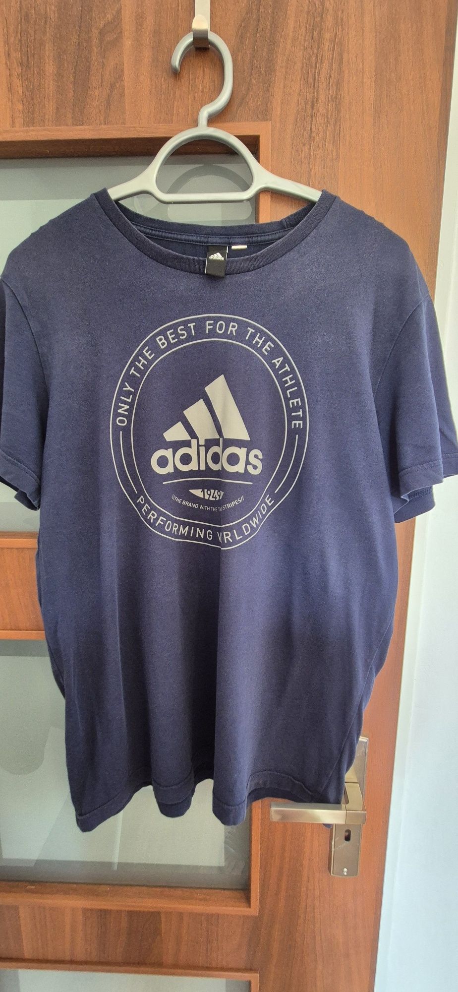 Koszulka Adidas!
Nie ma metki o rozmiarze!
Pomiary
Ramiona 46 Breas