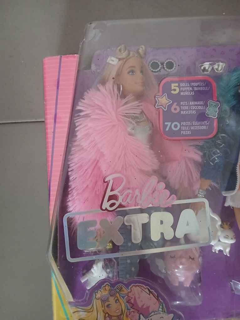 Barbie Extra (5 Bonecas e acessórios)
