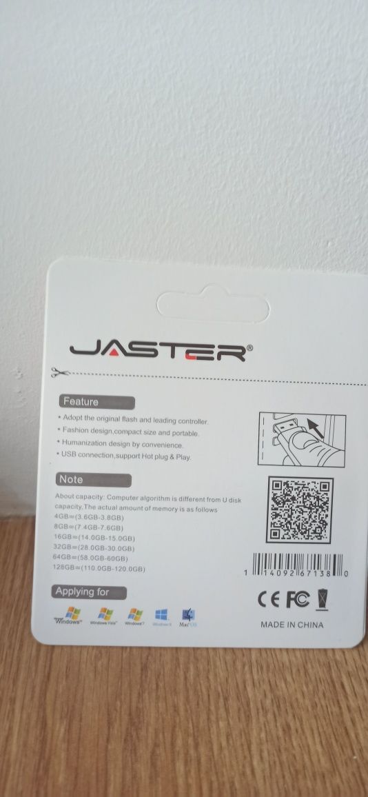 Флешки Jaster на 64 ГБ.