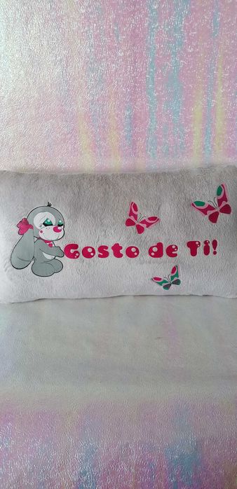 Almofada decorativa cinzenta (oferta ideal para o dia dos namorados)