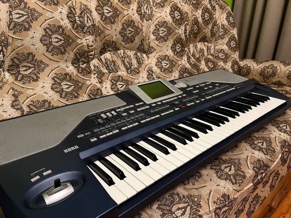 Синтезатор Korg pa800 в робочому стані