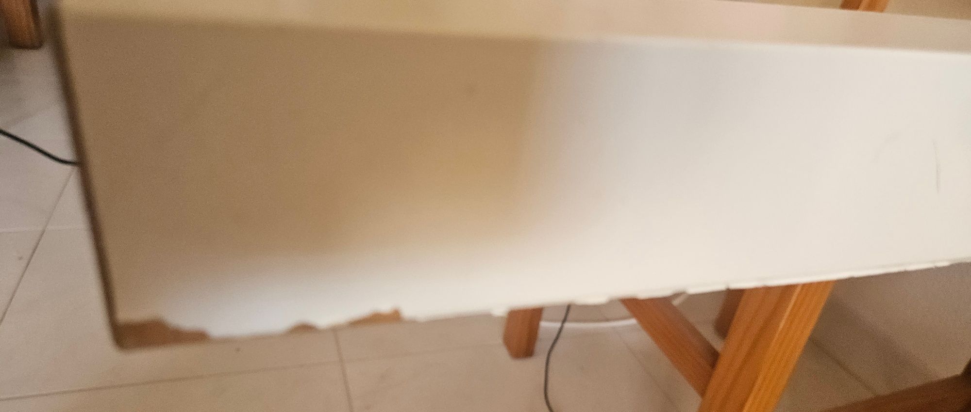 Mesa IKEA em bom estado