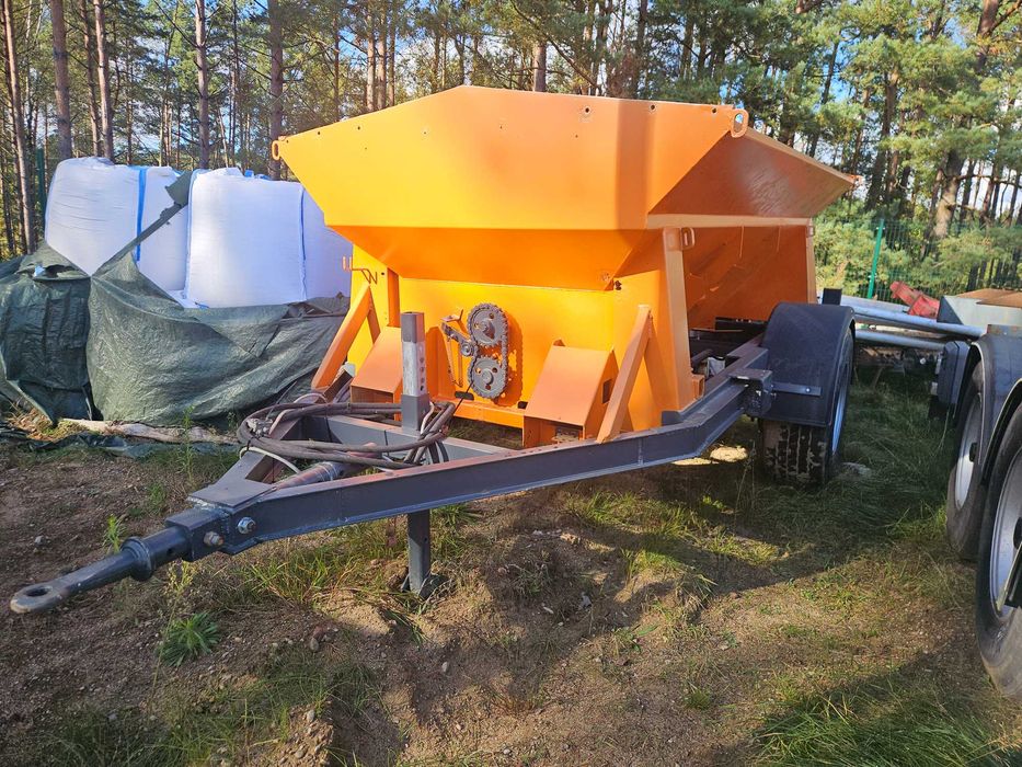 Rozsiewacz piaskarka posypywarka