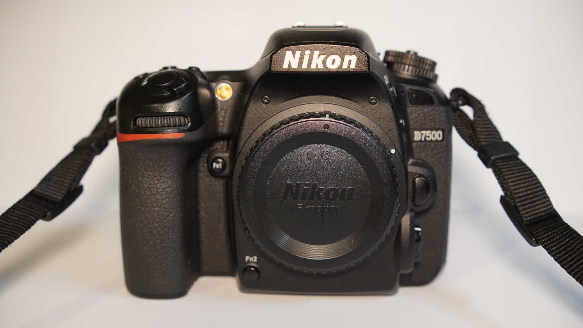 Câmera Nikon D7500+2 Lentes (18-140mm/70-300mm)+Flash+Acessórios – Kit