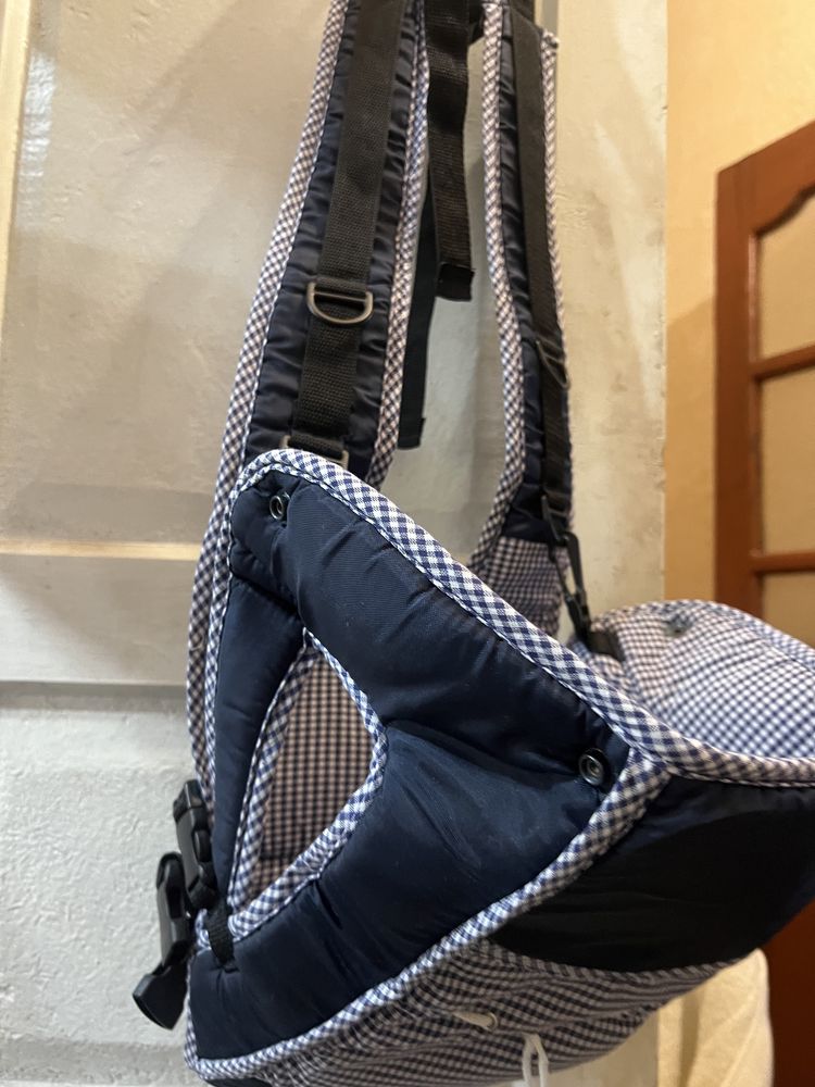 Кенгуру або рюкзак для переноски дитини