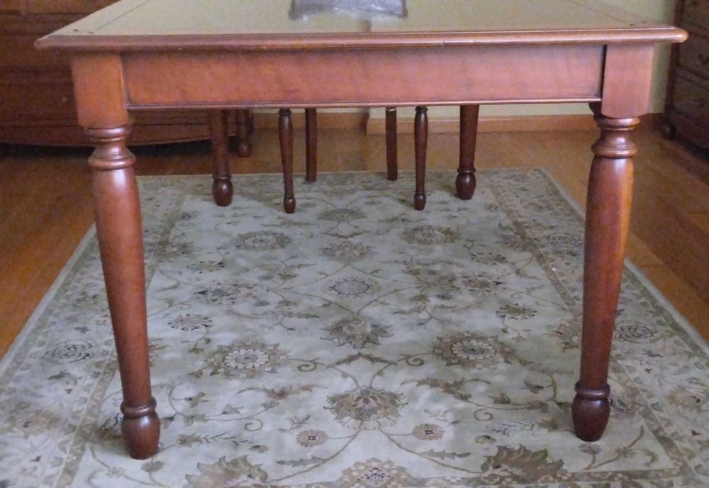 Mesa em madeira maciça (extensível) + 6 cadeiras estofadas