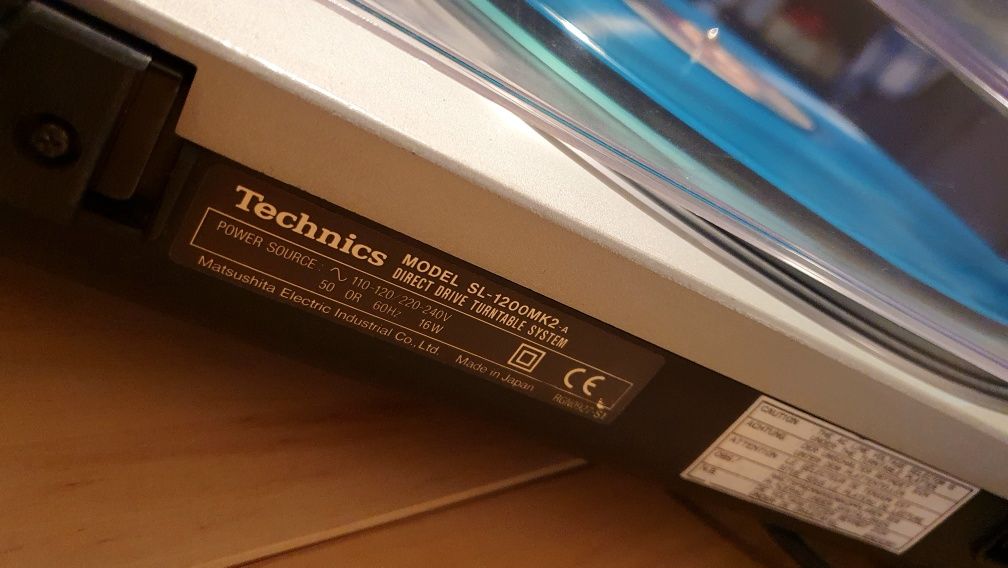 Technics SL-1200 mk2 - clássico completamente revisto,