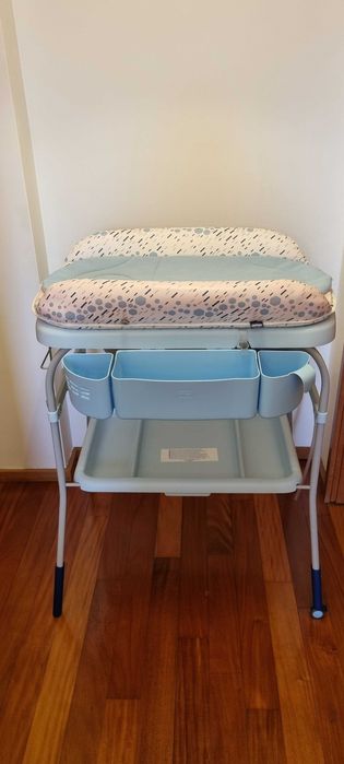 Banheira e Trocador de fraldas da marca Chicco