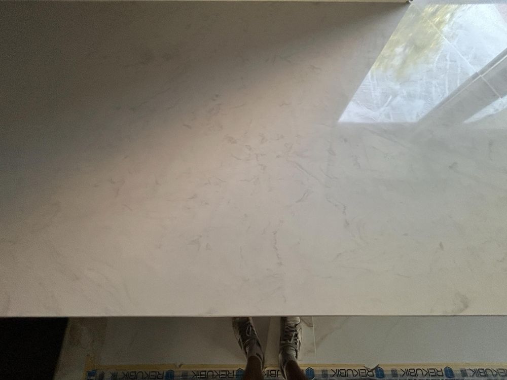 Blat kuchenny konglomerat 2cm misty white 280cm