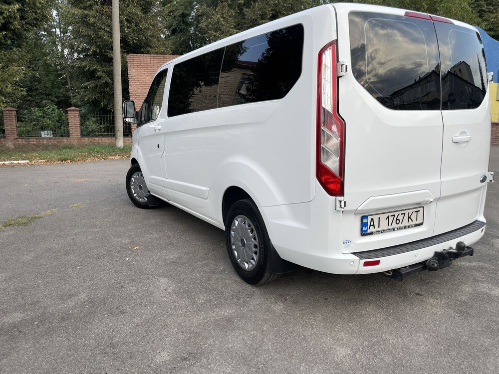 Автомобіль Ford Transit Custom