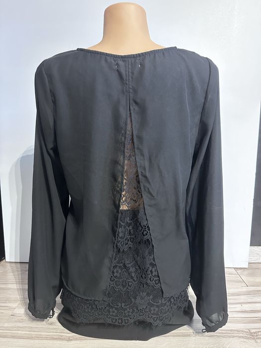 Czarna bluzeczka z koronką  r. M