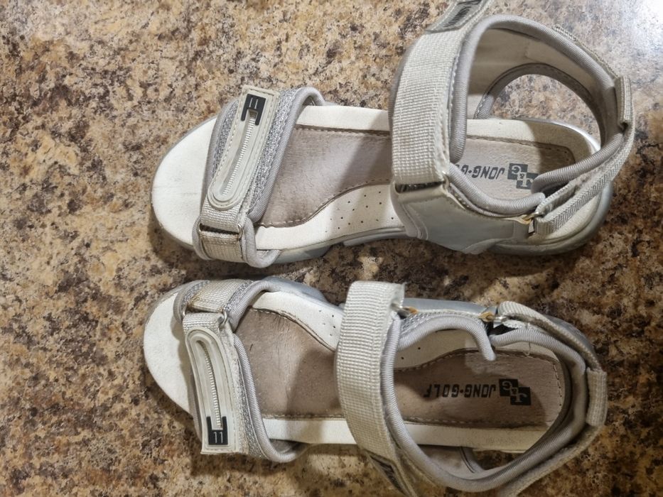 Продам босоніжки для дівчинки