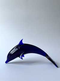 vintage figurka delfina kobaltowe szkło