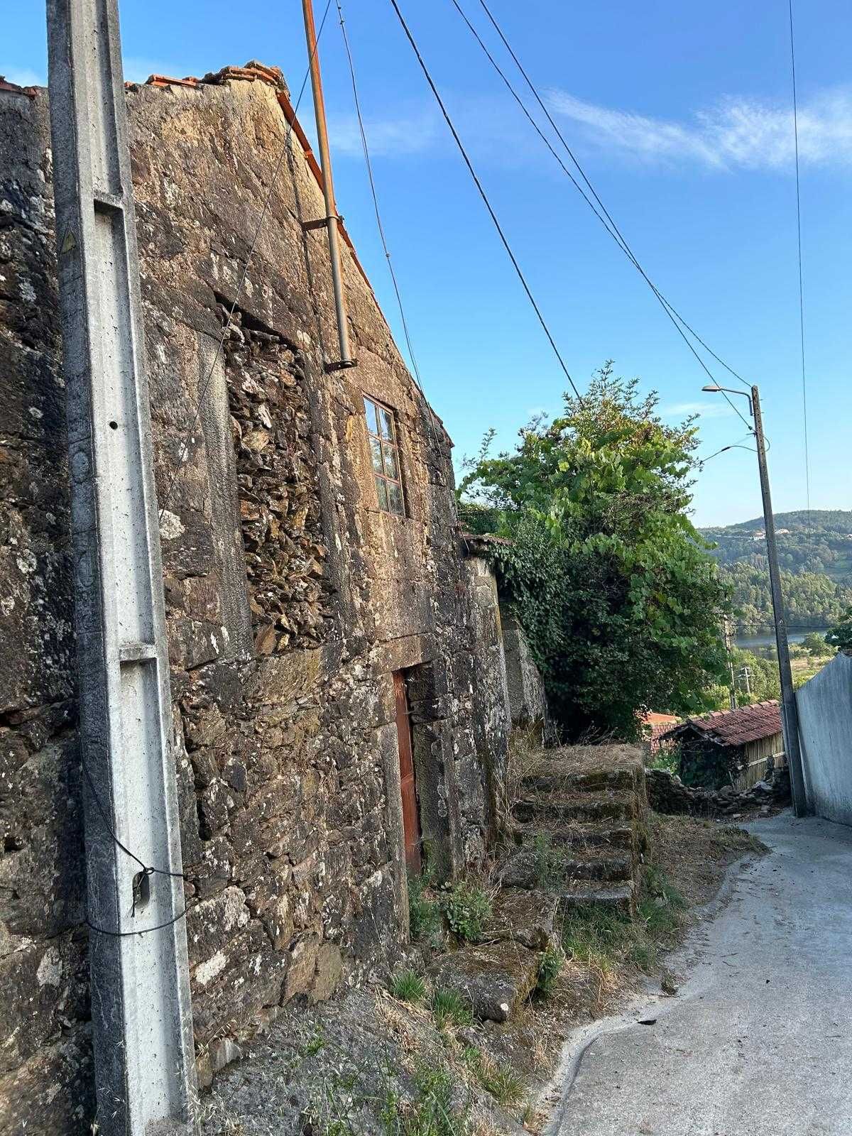 Terreno com casa para reconstrução - Barragem Venda Nova