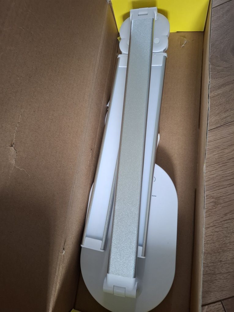 Nowa lampka biurkowa led z ładowarką