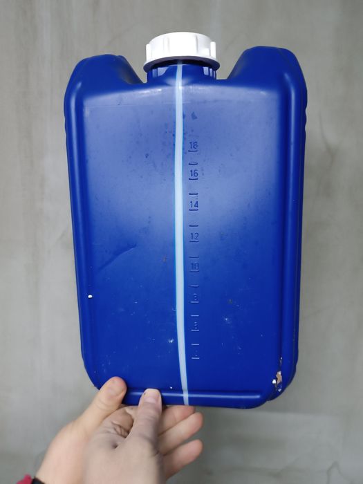Продам пласмасові каністри