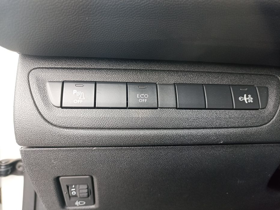 Peugeot 208 2020 року