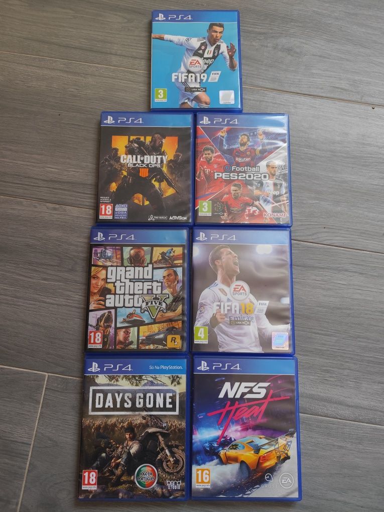 PlayStation 4 (500gb) c/ jogos, cadeira gaming e fones