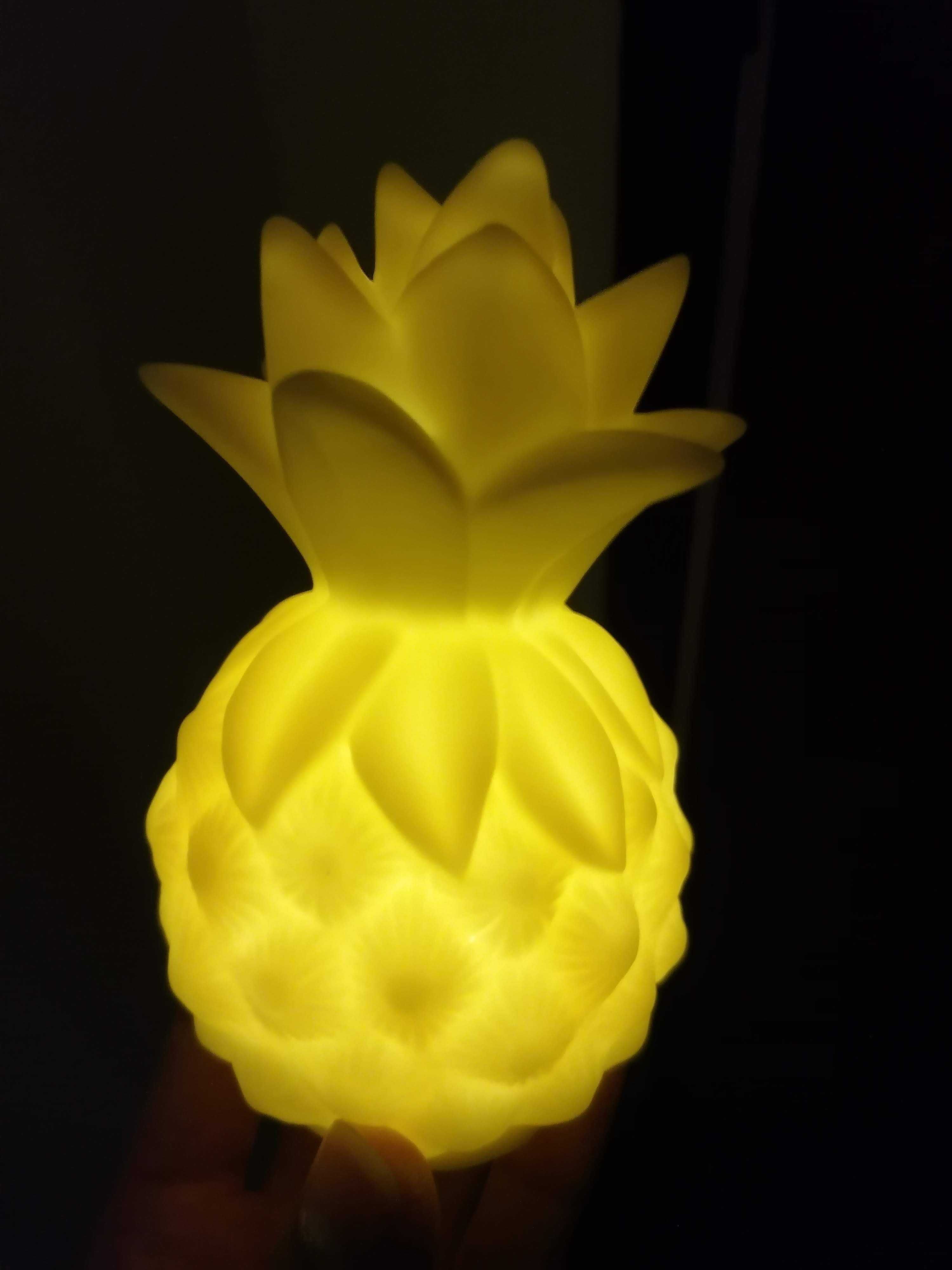 Luz de presença em forma de ananás
