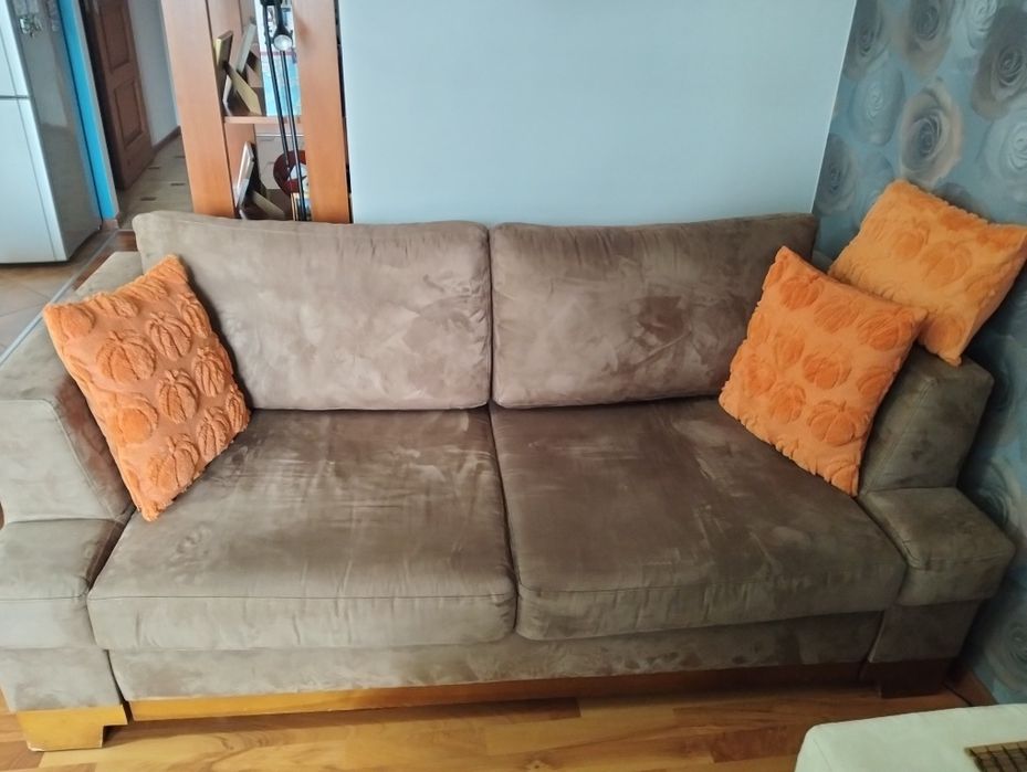 Komplet kanapa rozkładana, fotel i pufa