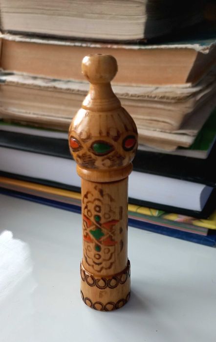 Винтажный флакон от духов.
Флакон от духов деревянный.
Флакон.