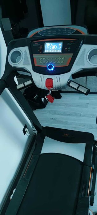 Bieżnia elektryczna HRS T-400 140 kg max prędkość 18,8 km/h