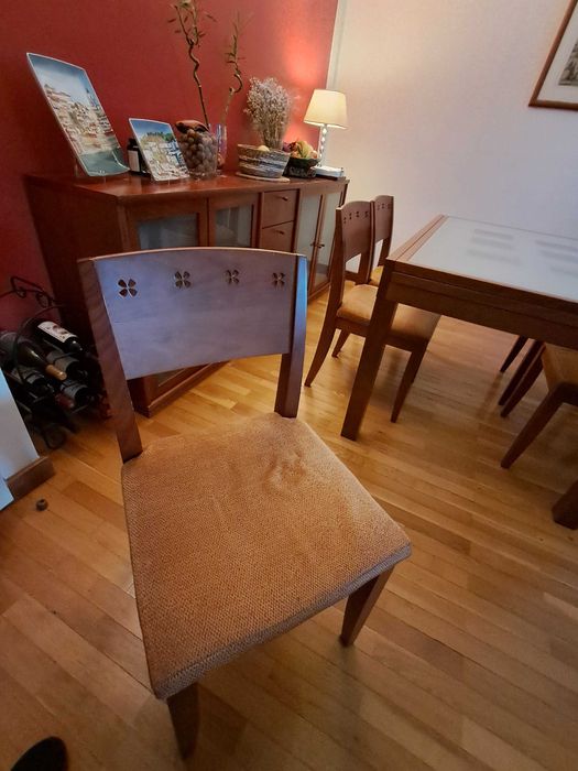 Mesa de jantar de madeira e tampo de vidro (extensível) com 6 cadeiras