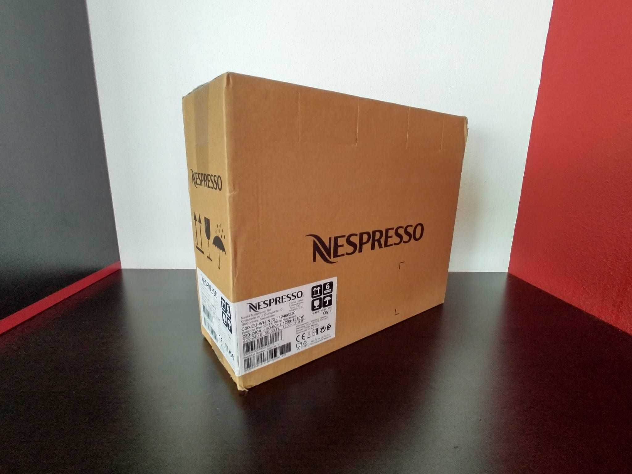 Máquina de café Essenza mini Nespresso