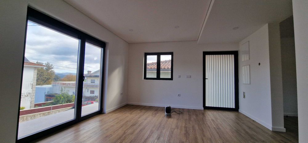 Alugo  habitação T2 nova