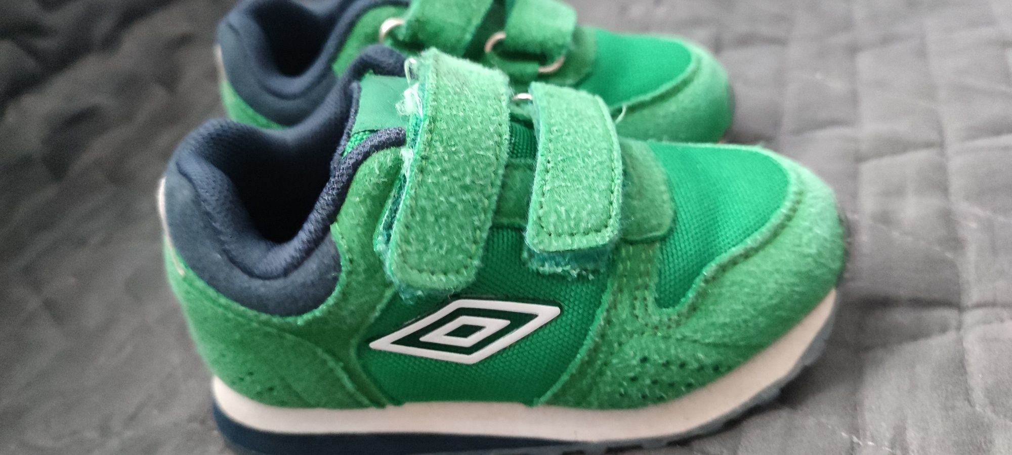 Adidasy, buty dziecięce Umbro, stan super