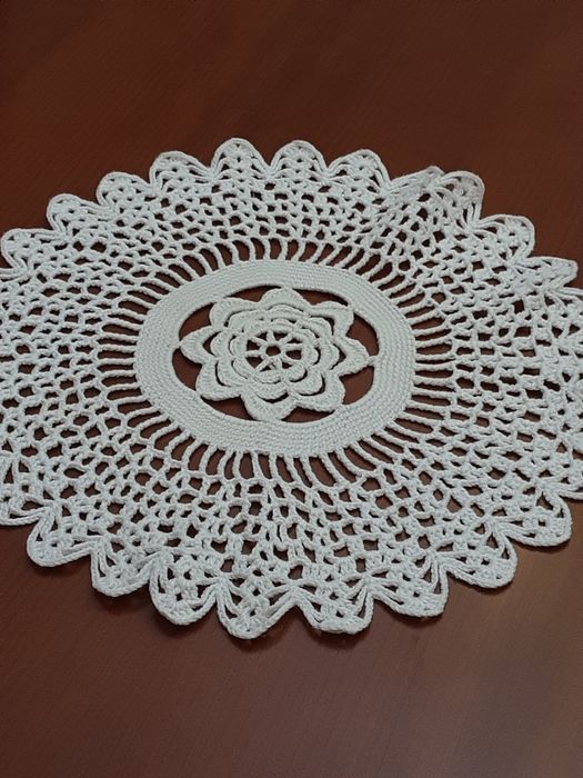 Naprons em croché para quarto  1 € cada foto