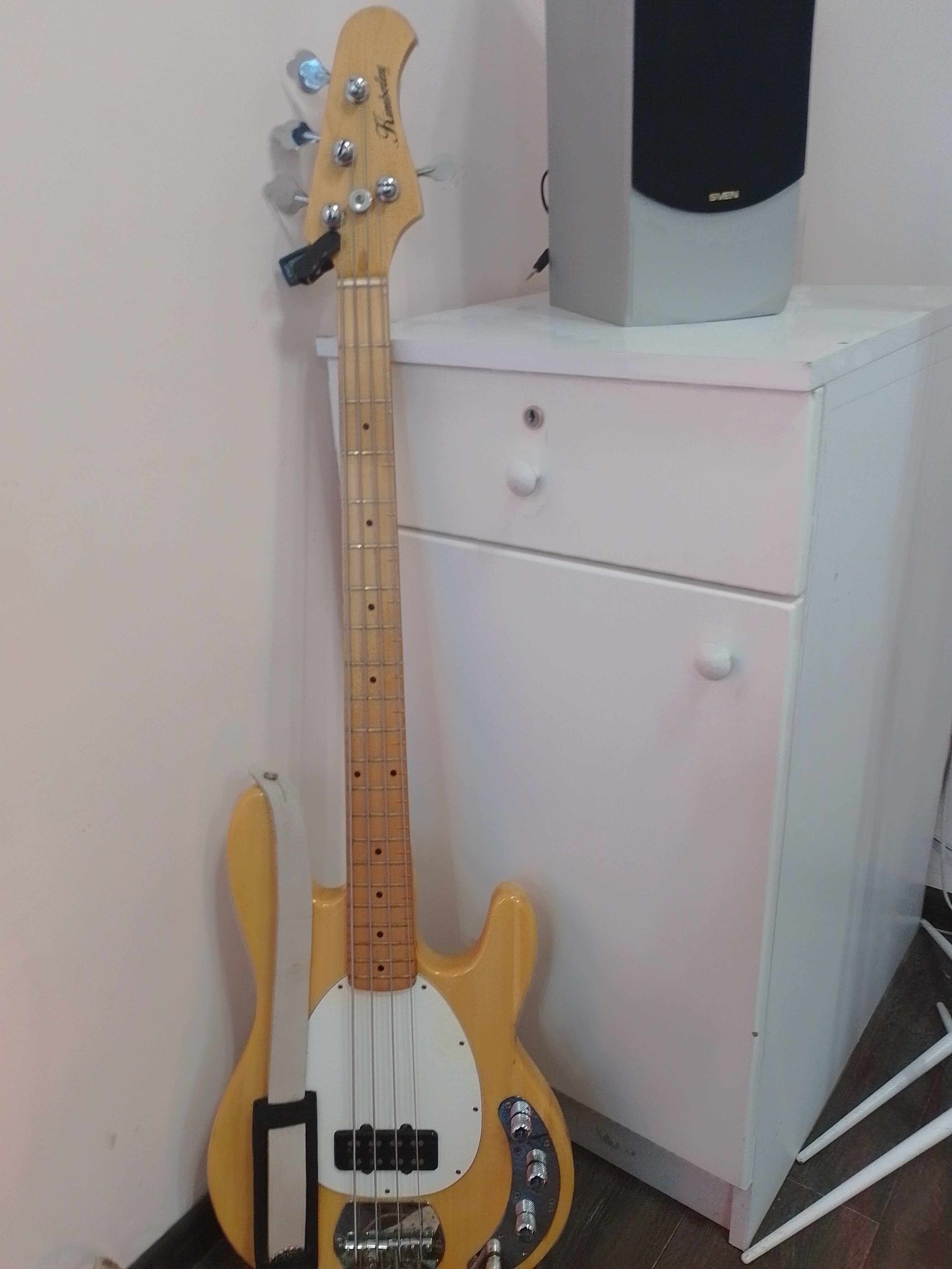 Продам бас гитару 4 струны Kimberley Electric Bass Japan 70-80 годов