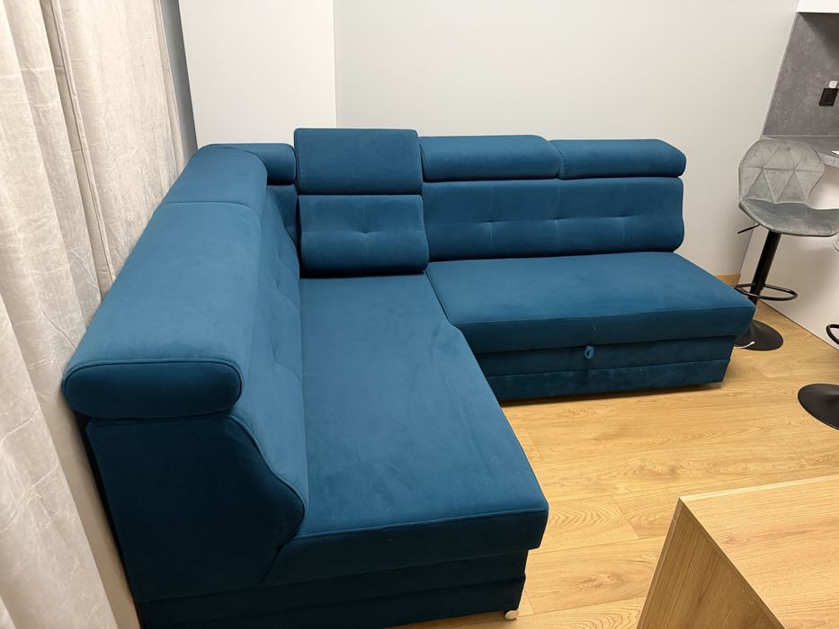 Sofa narożna, narożnik ze strefa relaksu i funkcja spania