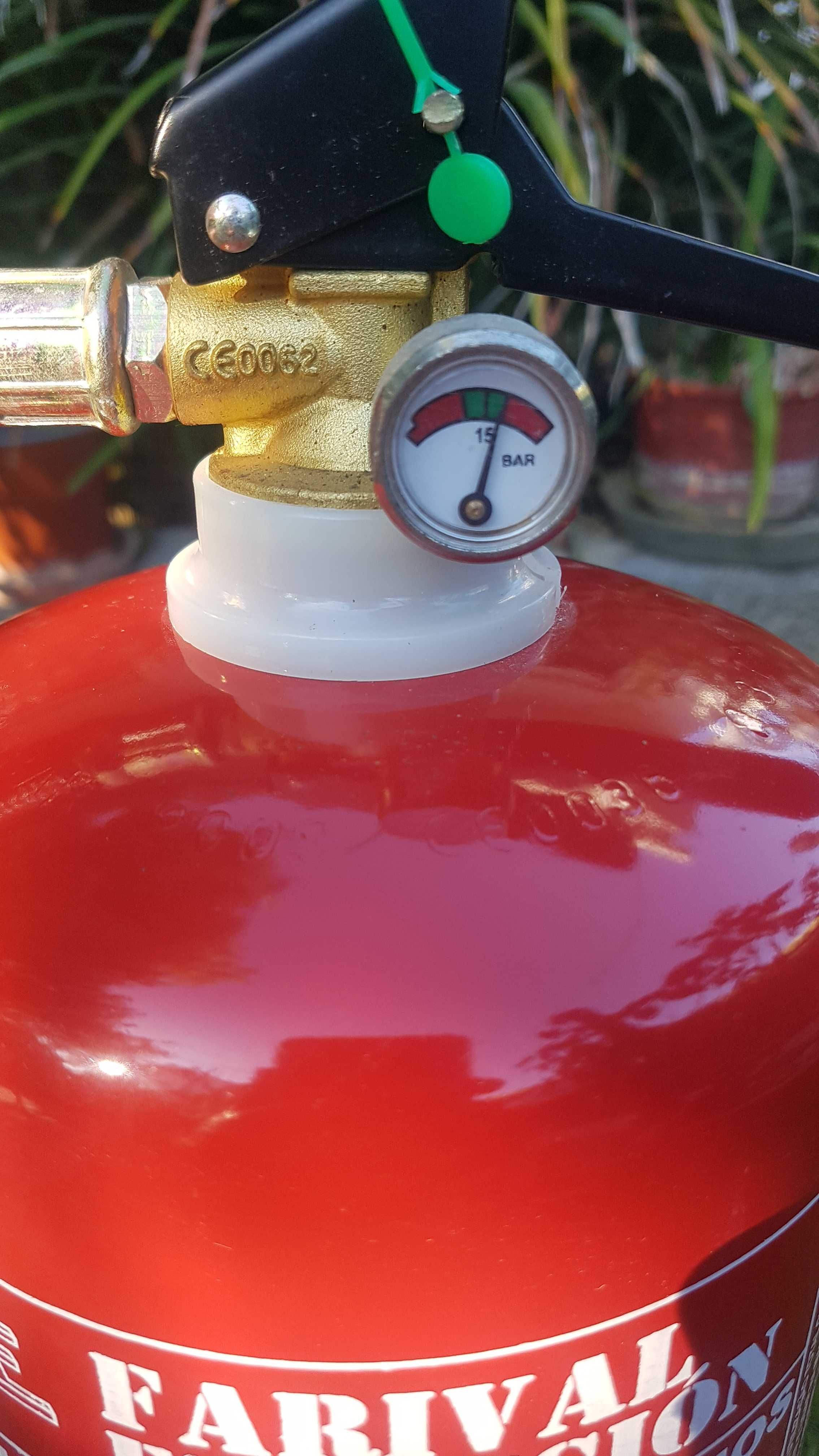 Extintor ABC pó químico 6kg com suporte de parede