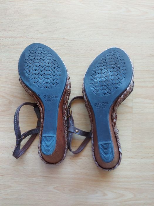 Sandália - Geox - Castanhas