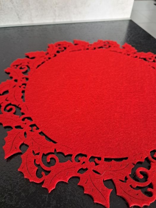 Czerwona podkładka na stół 35 cm