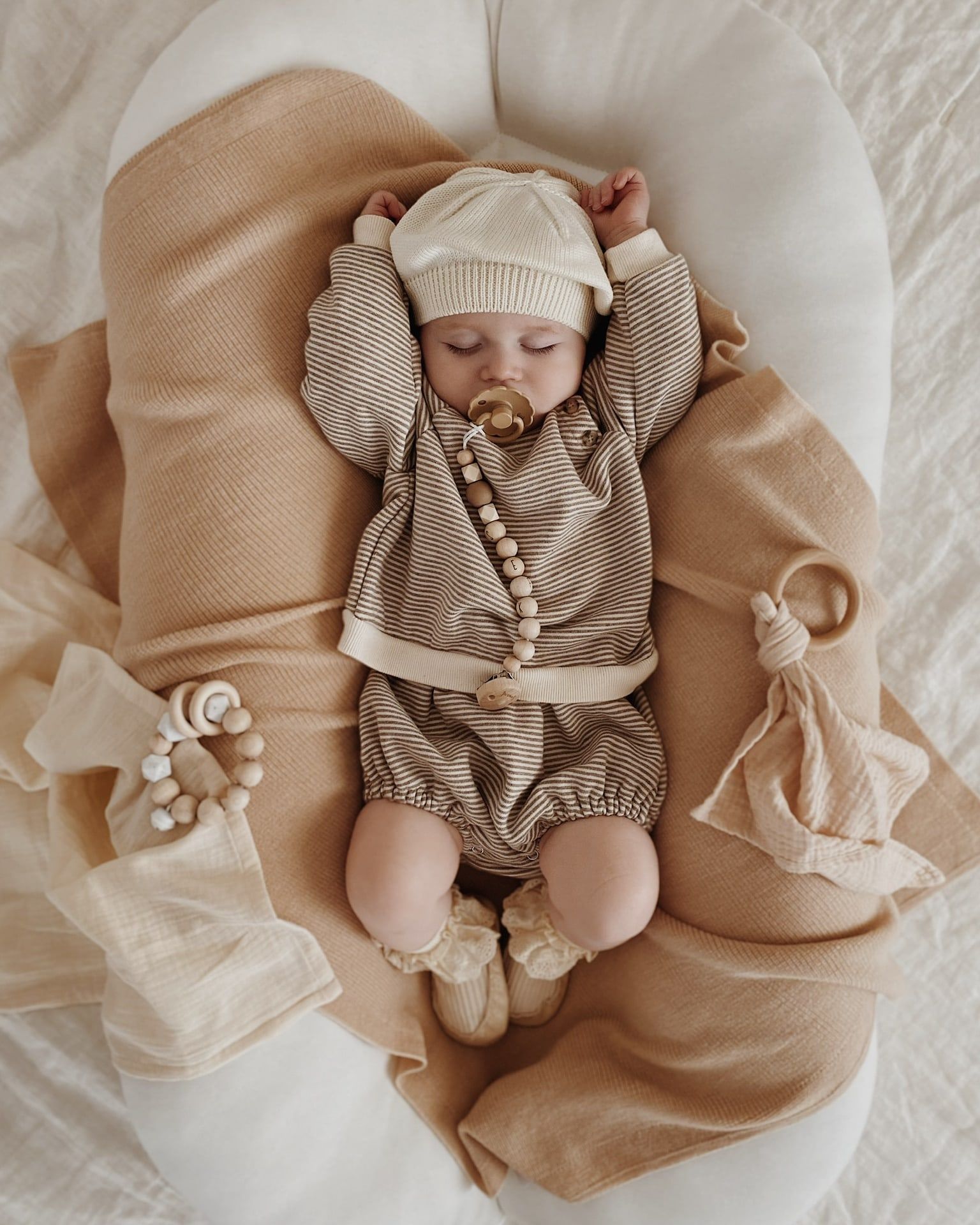 Kokon niemowlęcy snuggle dwustronny Teddy me biały beżowy organic