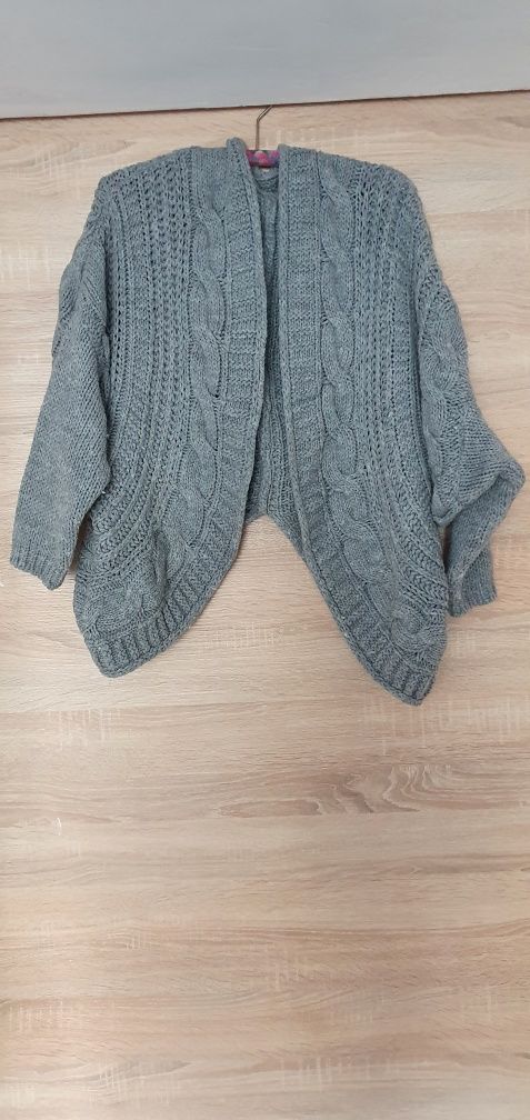 Sweter o grubym splocie
