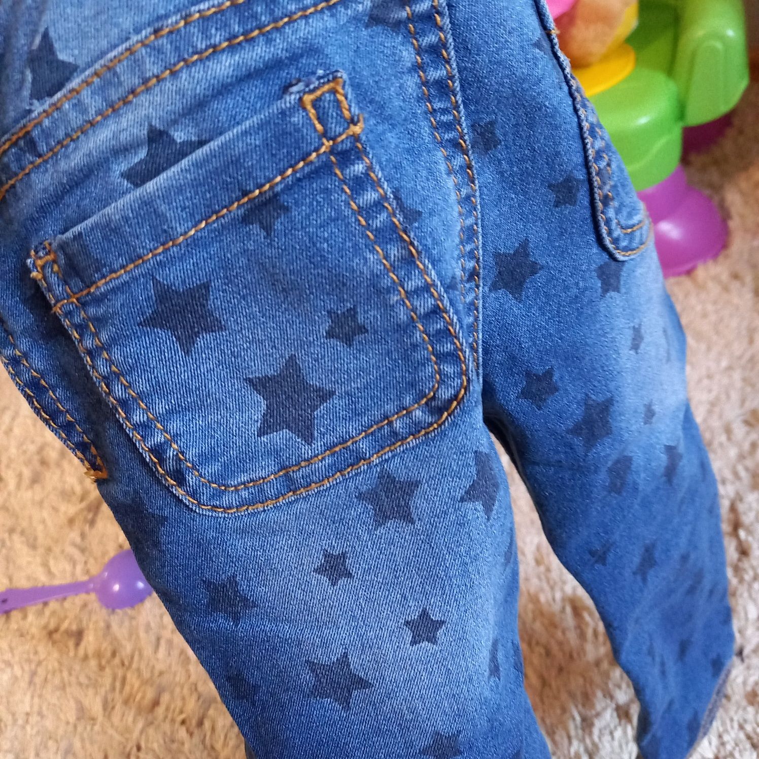 Spodnie jeansy w gwiazdki