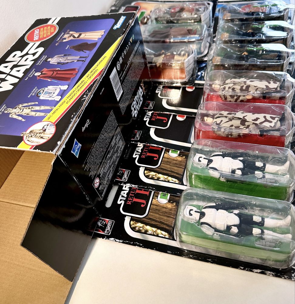 Conjunto de dez figuras Star Wars Retro Collection e caixa Multipack