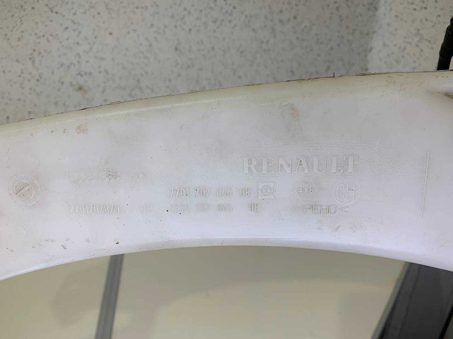 Бачок омивача лобового та заднього скла на Renault Megane I 1995-2003
