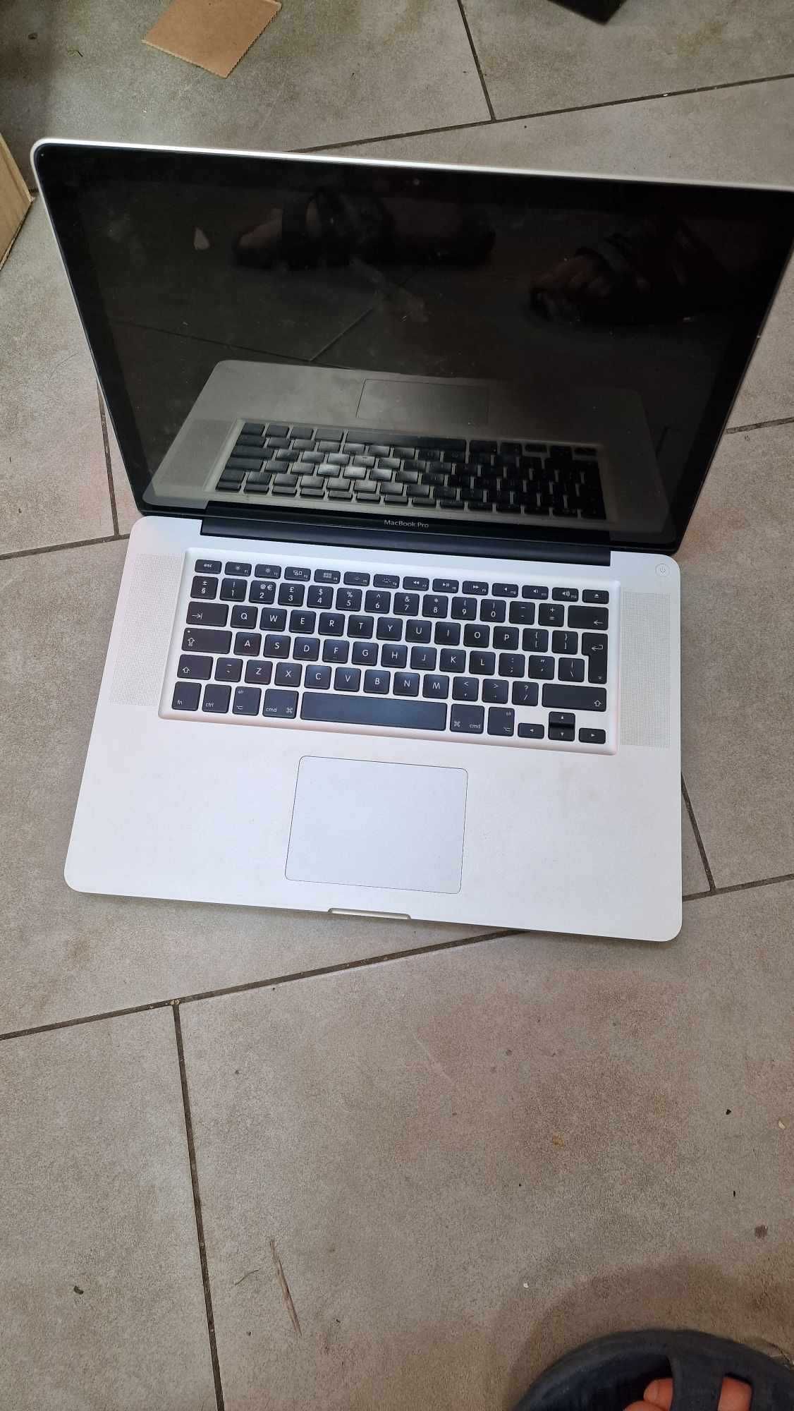 PROMOCJA! Macbook Pro 15 Intel Core i7 8 GB / 512 GB srebrny